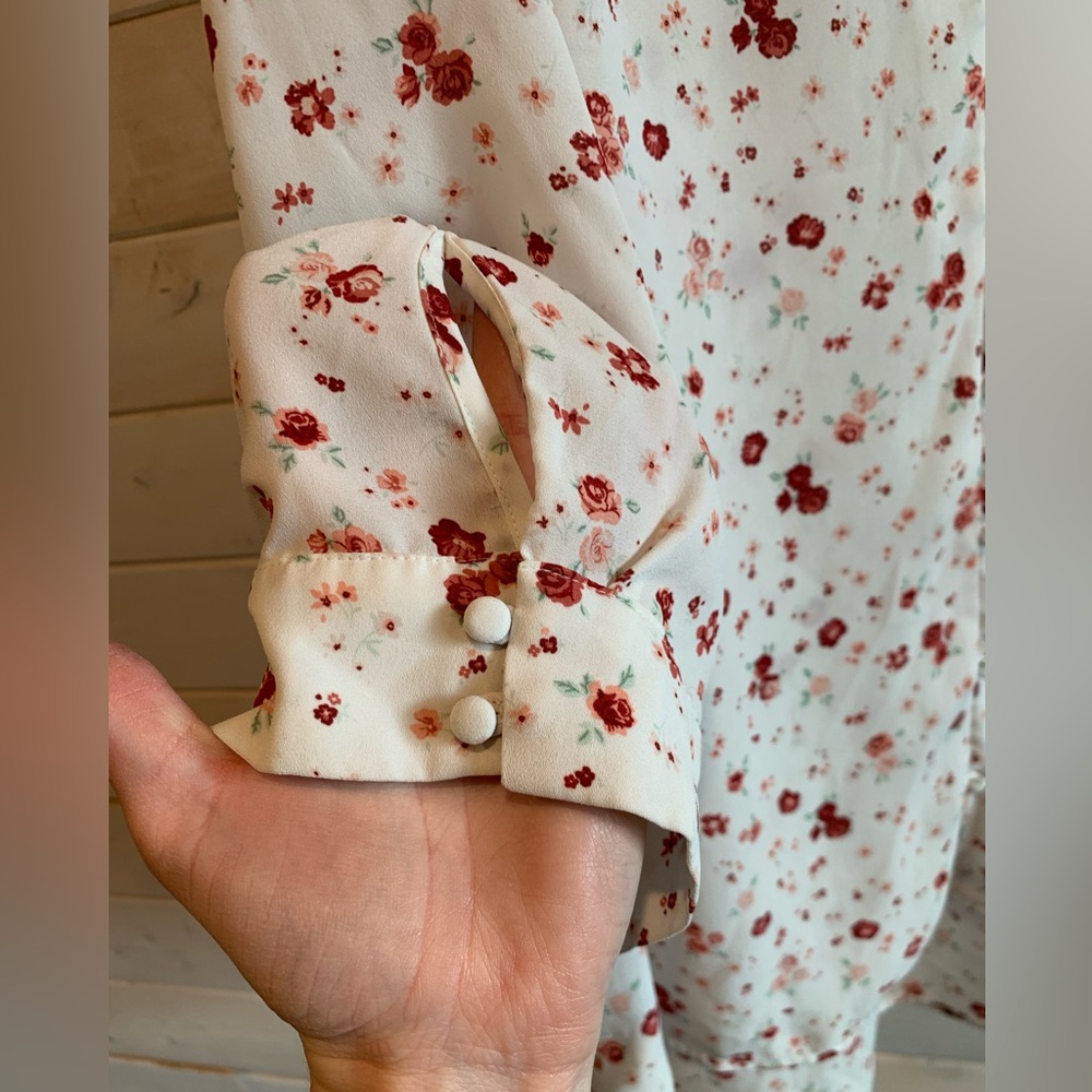 Reitmans | White Blouse w Red Floral Design - Picture 2 of 7